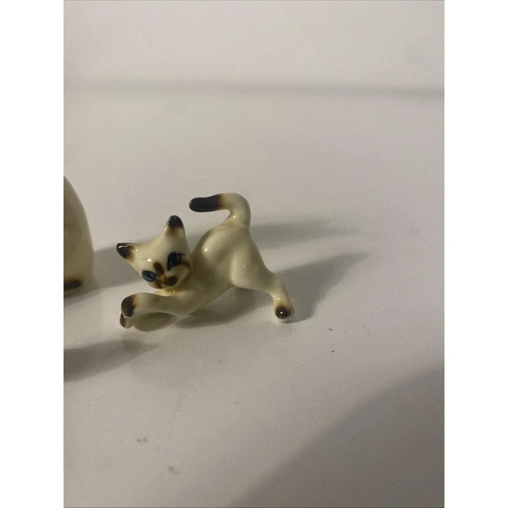 Vintage Lot of 4 Siamese Cat & Kittens Family Figurines Blue Eyes Bone China